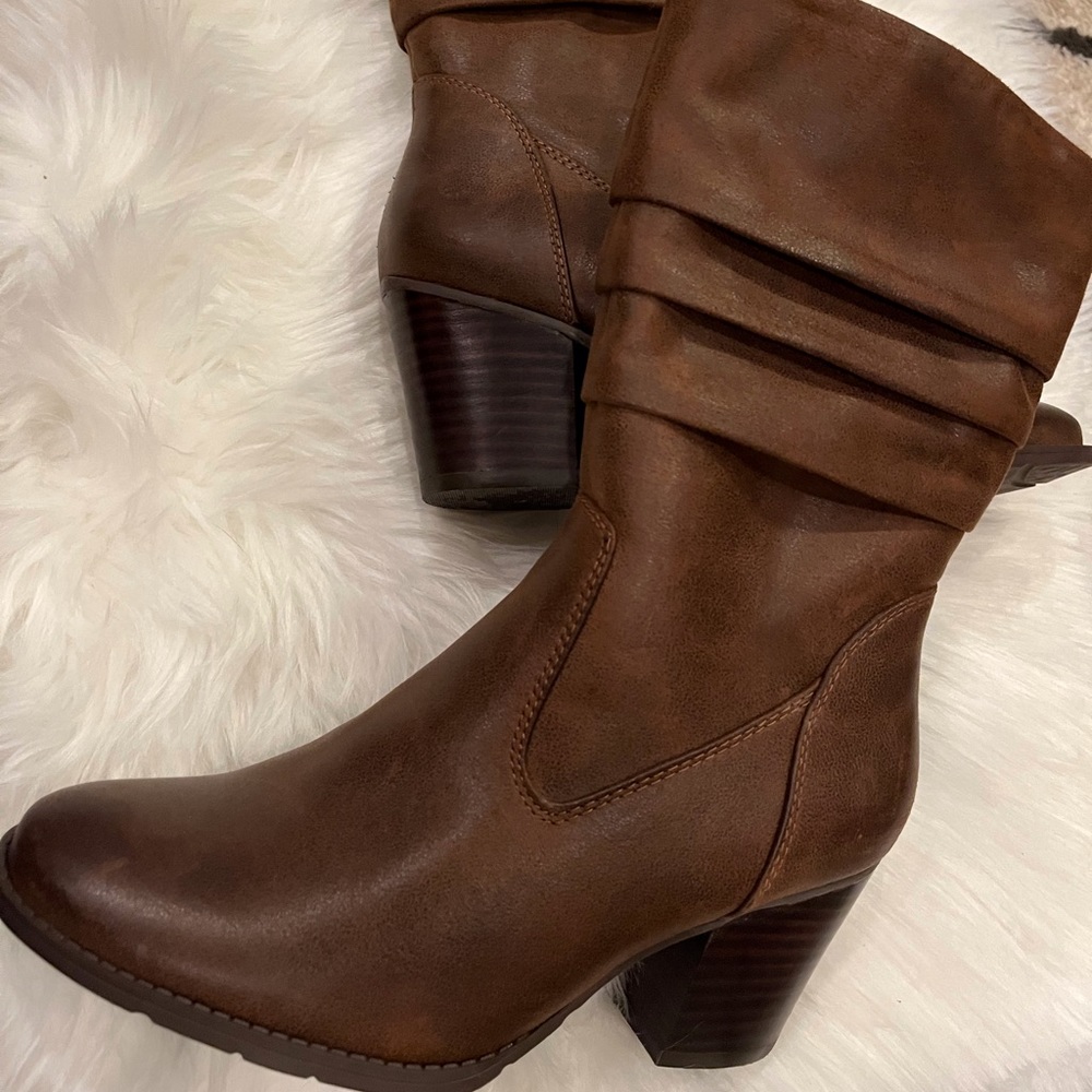 Kohl’s women boots, like new! Size 7